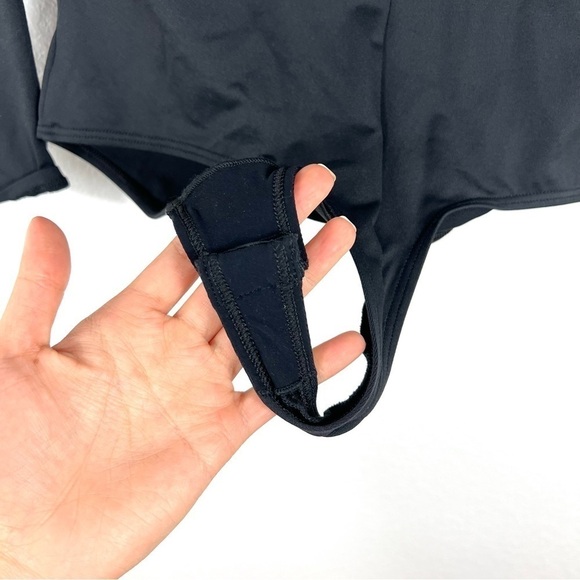 Alix NYC Leona Cold-shoulder Stretch jersey Thong Bodysuit in black size M - Picture 7 of 9